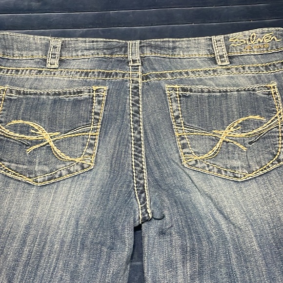 3 Pairs Silver Brand Cropped Jeans - Picture 6 of 10